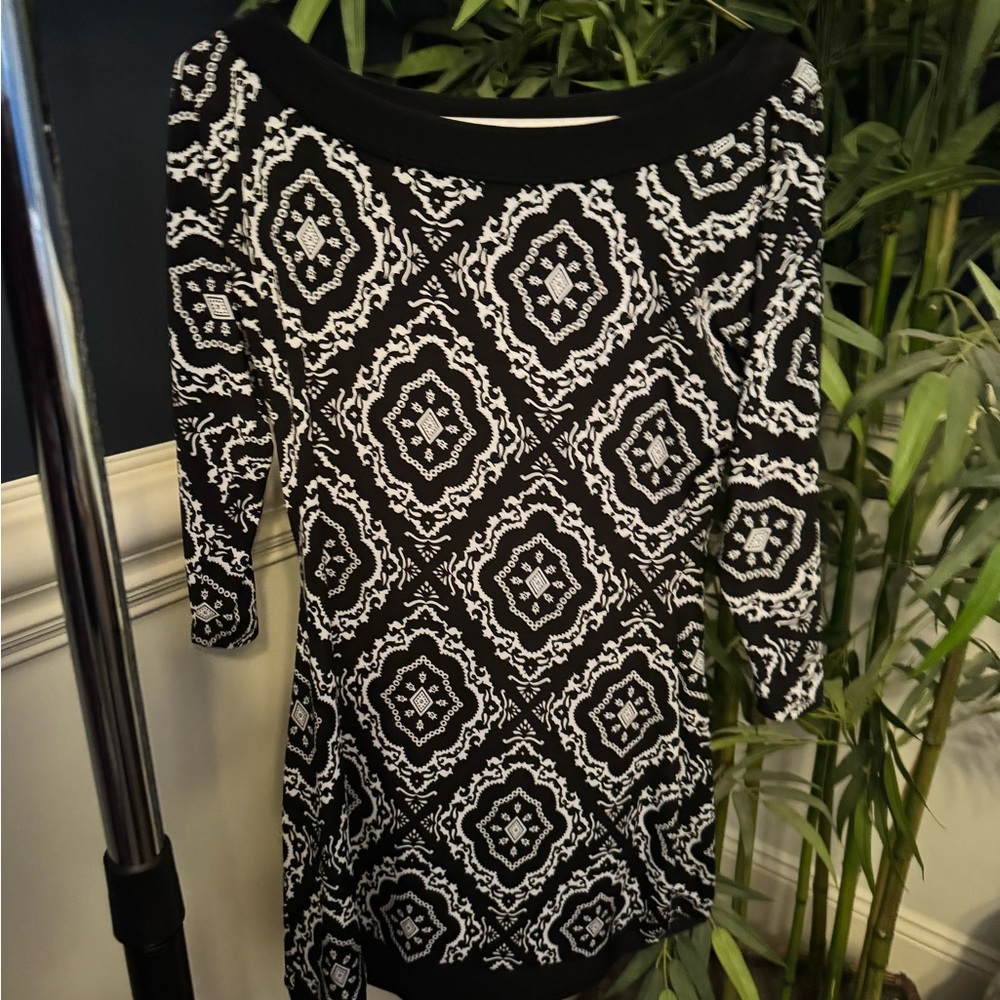 White House Black Market Monochrome Patterned Blouse
